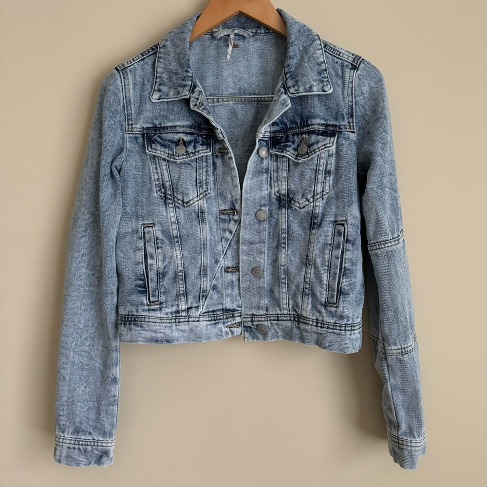 Free People Rumors Light Wash Denim Jacket XS - Picture 3 of 8